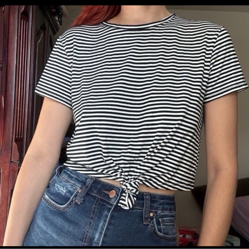 Black and White Crop Tie Front Tee